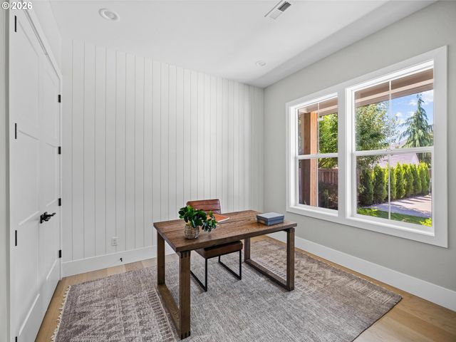 3652 Nw LANA Pl, Portland, OR 97229