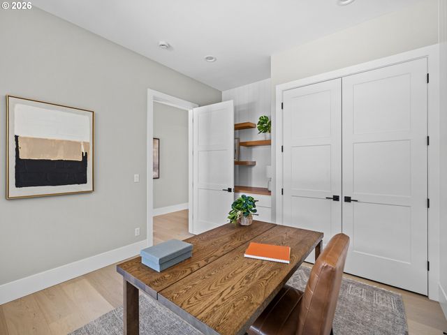 3652 Nw LANA Pl, Portland, OR 97229