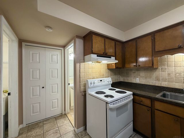 29852 CITY CENTER Drive, Warren, MI 48093