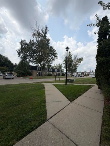 29852 CITY CENTER Drive, Warren, MI 48093