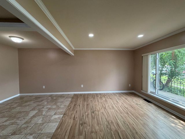 29852 CITY CENTER Drive, Warren, MI 48093