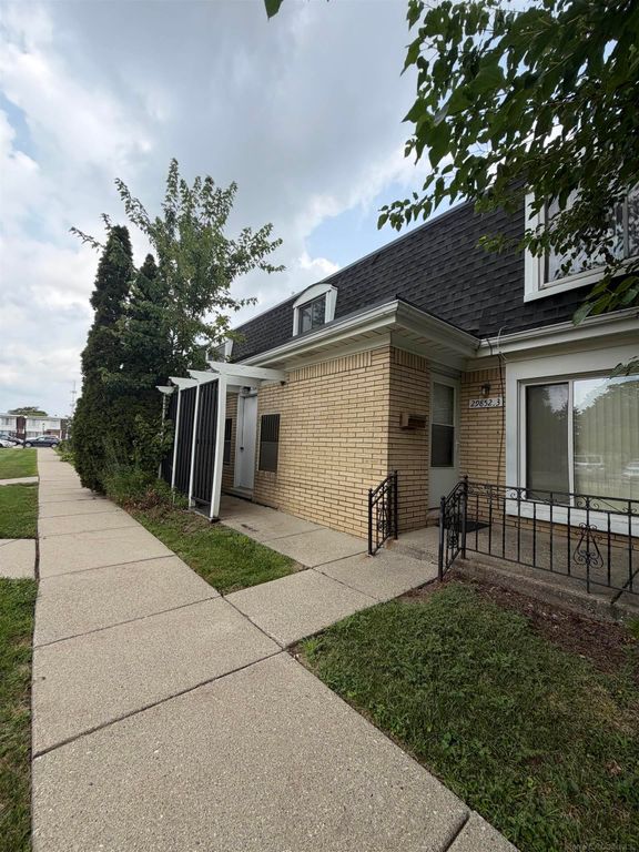 29852 CITY CENTER Drive, Warren, MI 48093