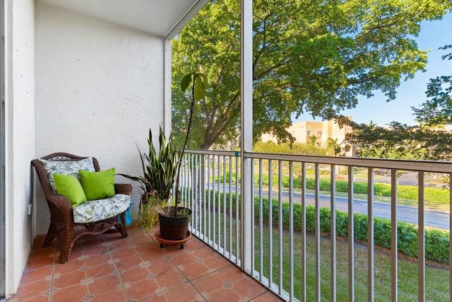 7775 Southampton Terrace 310, Tamarac, FL 33321