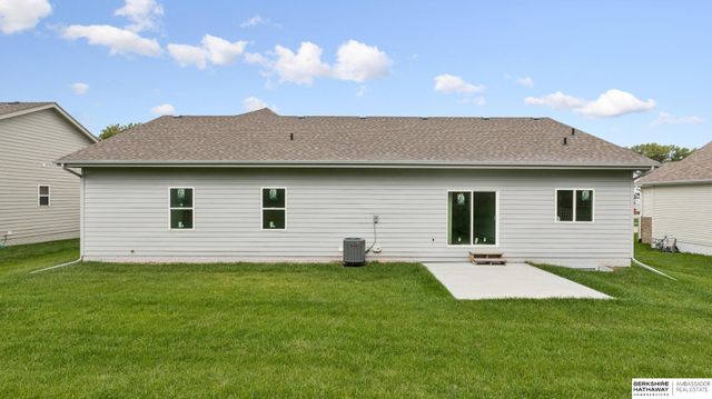 808 Grandview Drive, Louisville, NE 68037