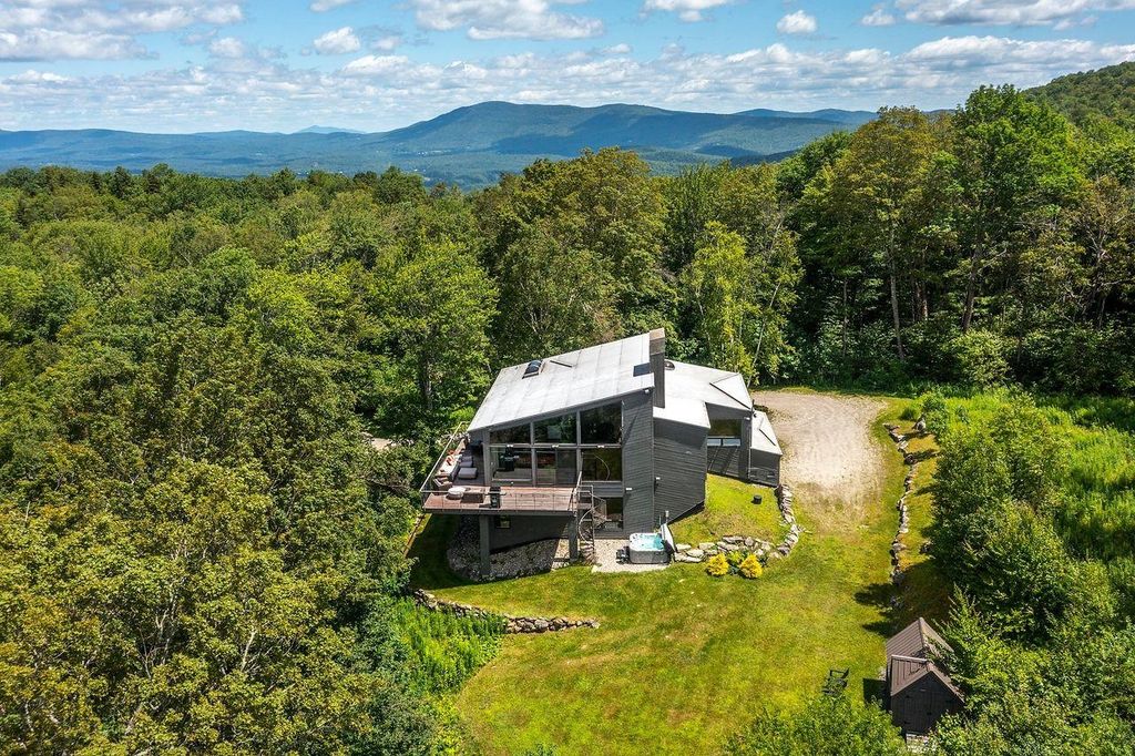 115 Benson Fuller Drive, Winhall, VT 05340