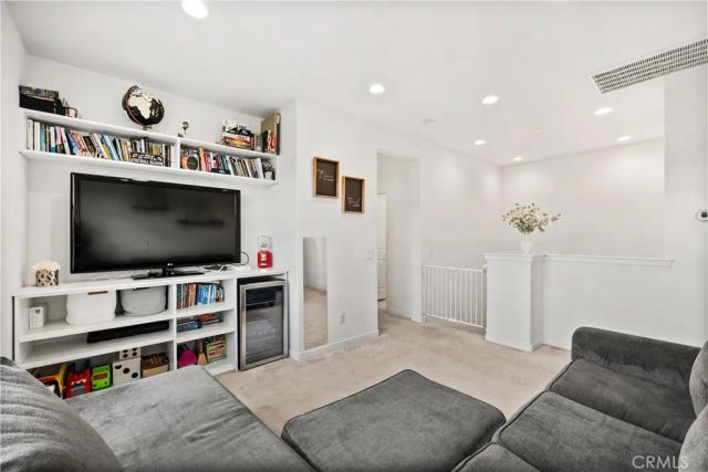 28687 Jardineras, Valencia, CA 91354