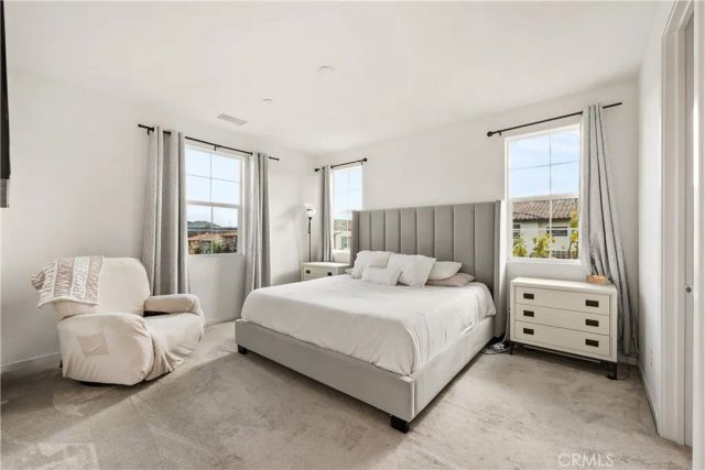 28687 Jardineras, Valencia, CA 91354