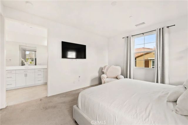 28687 Jardineras, Valencia, CA 91354