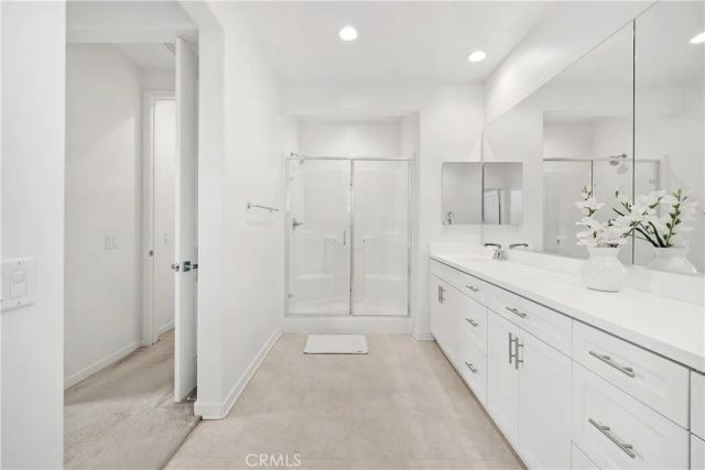 28687 Jardineras, Valencia, CA 91354