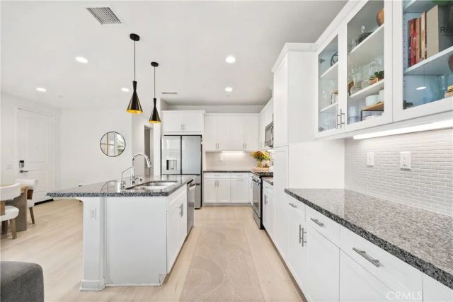 28687 Jardineras, Valencia, CA 91354