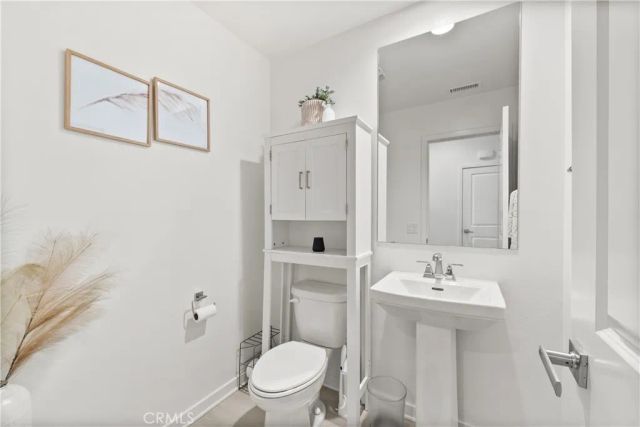 28687 Jardineras, Valencia, CA 91354