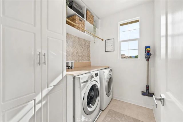 28687 Jardineras, Valencia, CA 91354