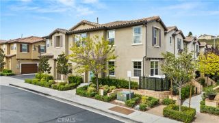 28687 Jardineras, Valencia, CA 91354