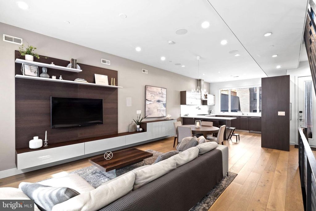 204 W LAUREL ST #3, Philadelphia, PA 19123