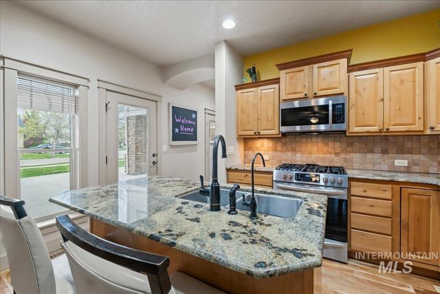 1896 E Meadow Creek Dr, Meridian, ID 83646