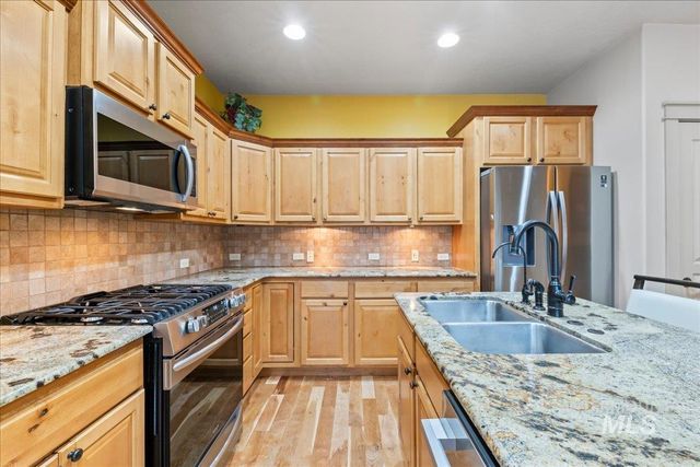 1896 E Meadow Creek Dr, Meridian, ID 83646