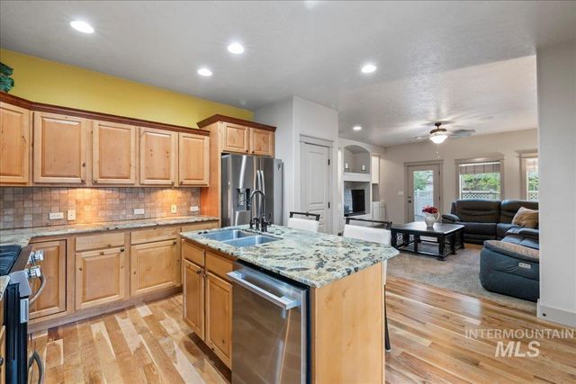 1896 E Meadow Creek Dr, Meridian, ID 83646