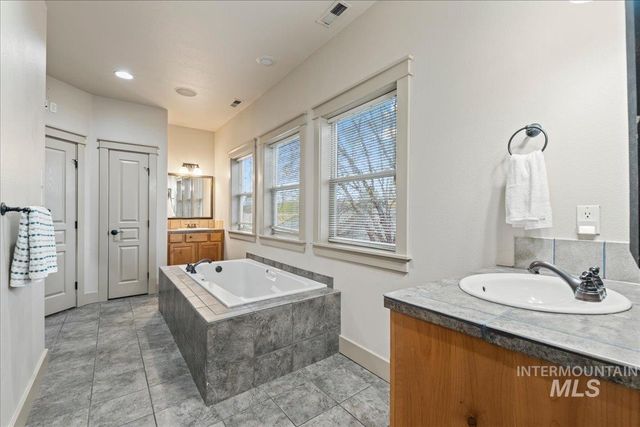 1896 E Meadow Creek Dr, Meridian, ID 83646