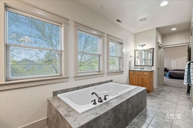 1896 E Meadow Creek Dr, Meridian, ID 83646