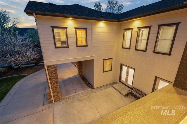 1896 E Meadow Creek Dr, Meridian, ID 83646