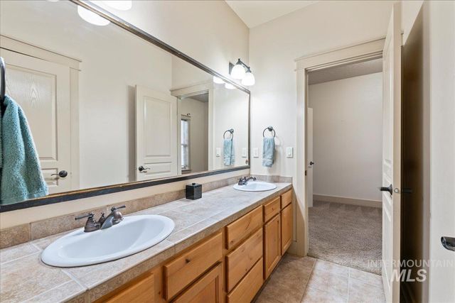 1896 E Meadow Creek Dr, Meridian, ID 83646