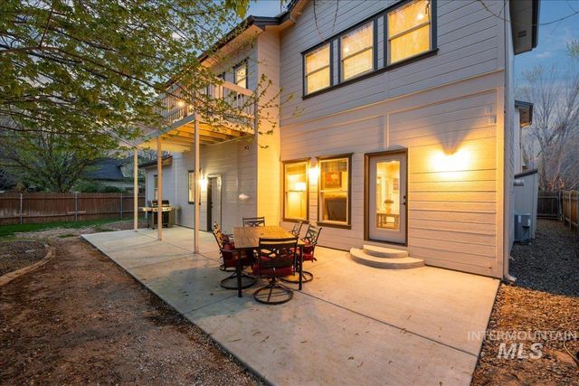 1896 E Meadow Creek Dr, Meridian, ID 83646