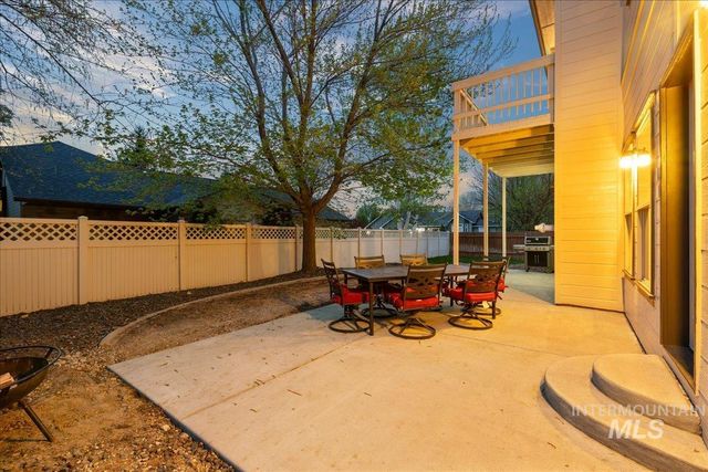 1896 E Meadow Creek Dr, Meridian, ID 83646