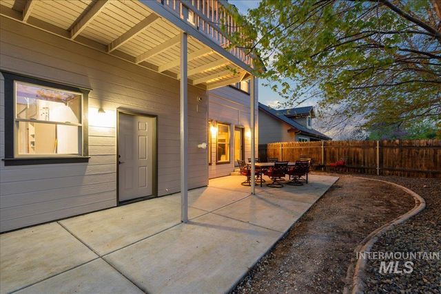 1896 E Meadow Creek Dr, Meridian, ID 83646