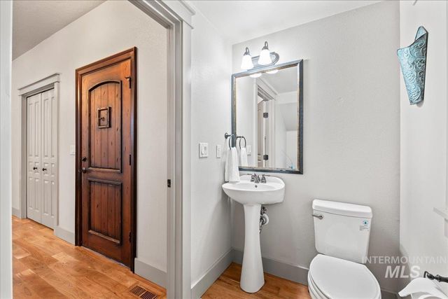 1896 E Meadow Creek Dr, Meridian, ID 83646