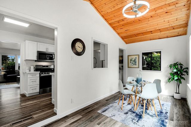 1321 N Skyline Drive, Tacoma, WA 98406