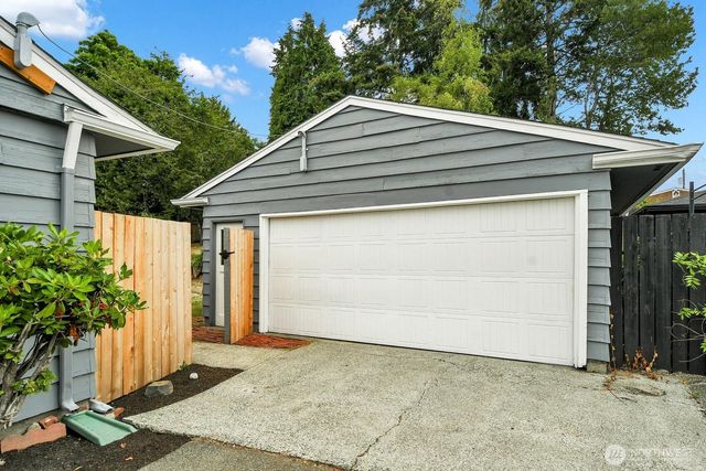 1321 N Skyline Drive, Tacoma, WA 98406