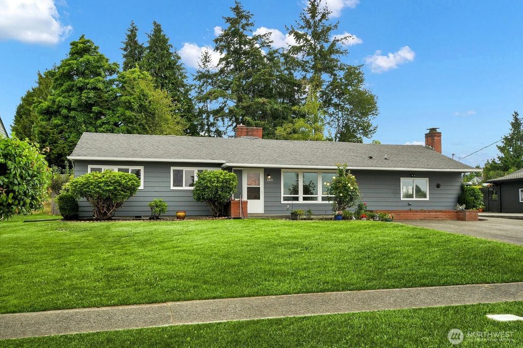 1321 N Skyline Drive, Tacoma, WA 98406