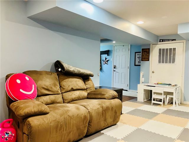 1044 Delaware Ave, Bethel Park, PA 15102