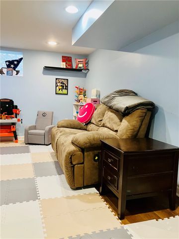 1044 Delaware Ave, Bethel Park, PA 15102