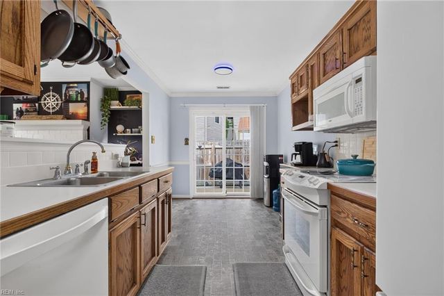 1368 Beacons Reach DR, Virginia Beach, VA 23454