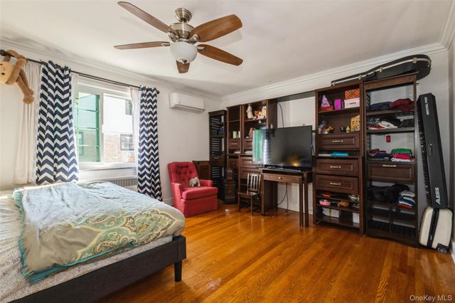 82-27 Utopia Parkway, Jamaica Estates, NY 11432