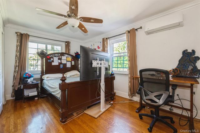 82-27 Utopia Parkway, Jamaica Estates, NY 11432