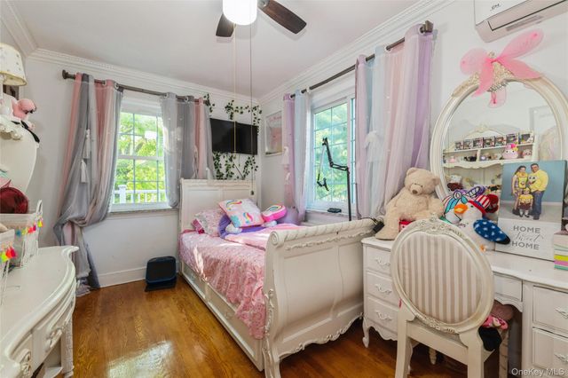 82-27 Utopia Parkway, Jamaica Estates, NY 11432