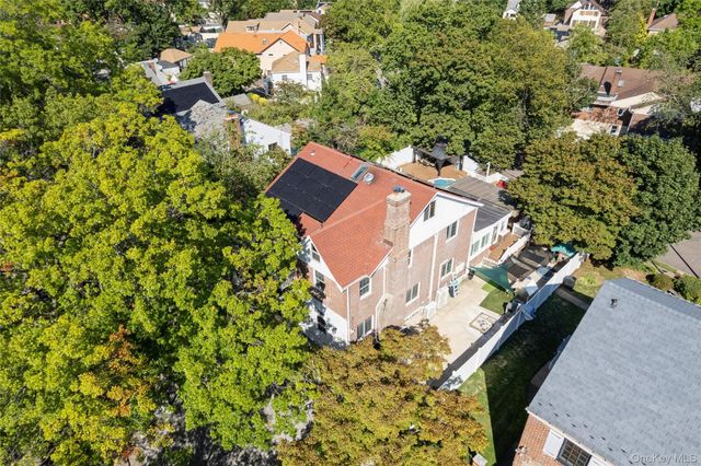 82-27 Utopia Parkway, Jamaica Estates, NY 11432