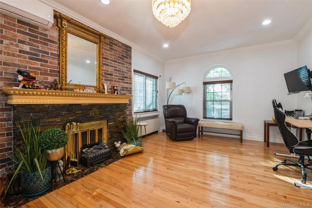 82-27 Utopia Parkway, Jamaica Estates, NY 11432