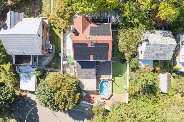 82-27 Utopia Parkway, Jamaica Estates, NY 11432