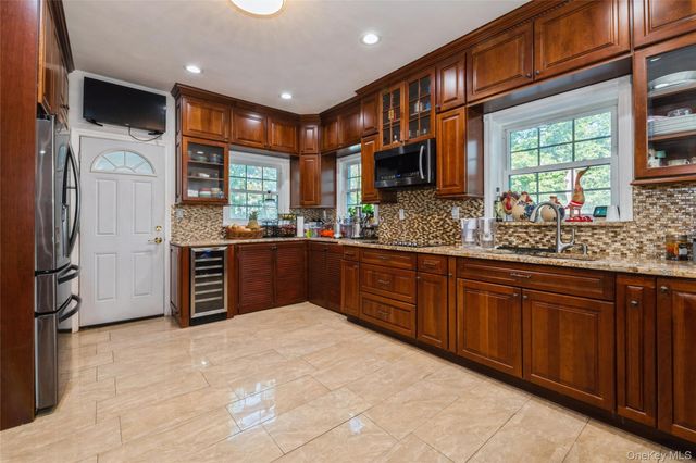 82-27 Utopia Parkway, Jamaica Estates, NY 11432