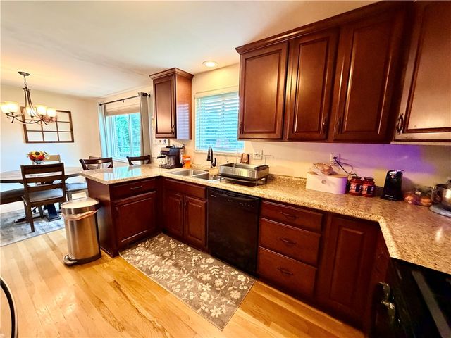 62 Observatory St, Manor, PA 15665