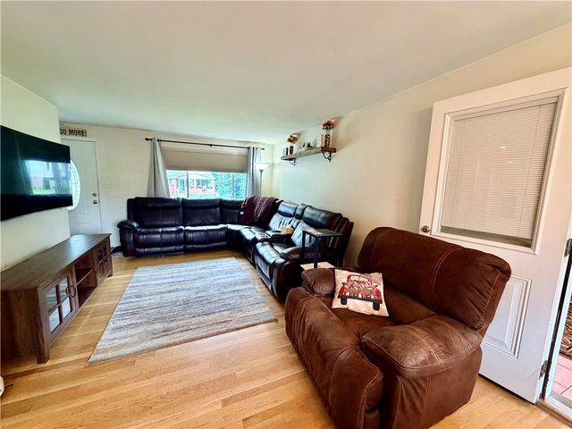 62 Observatory St, Manor, PA 15665