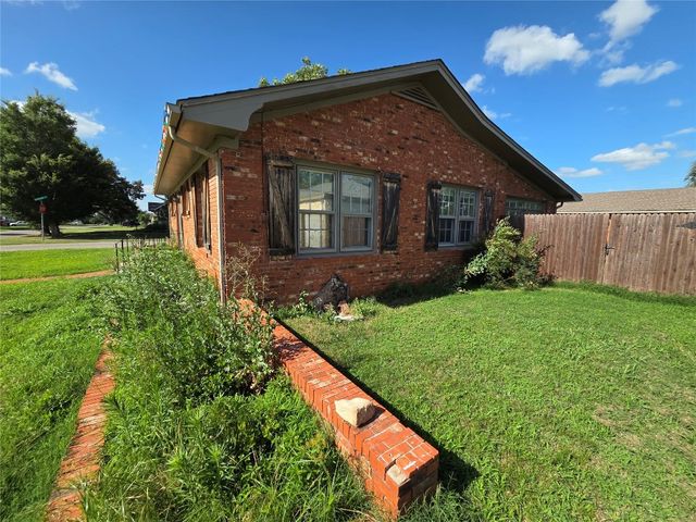 1103 S Hadden Avenue, El Reno, OK 73036