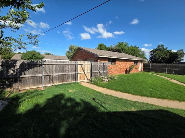 1103 S Hadden Avenue, El Reno, OK 73036