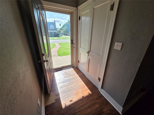 1103 S Hadden Avenue, El Reno, OK 73036