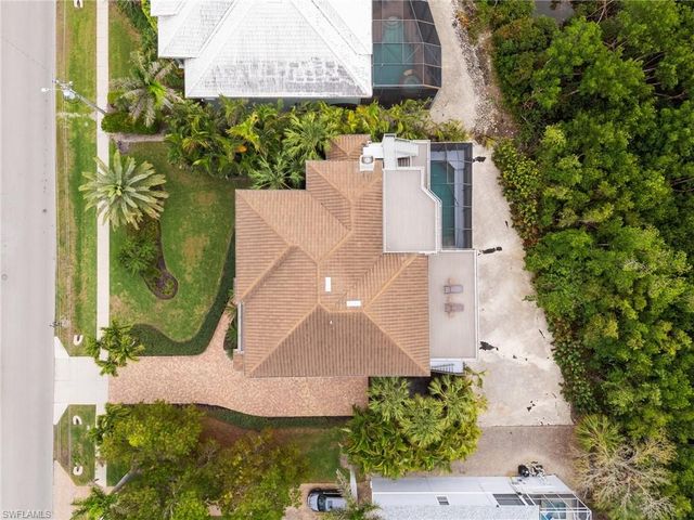 516 Spinnaker DR, Marco Island, FL 34145