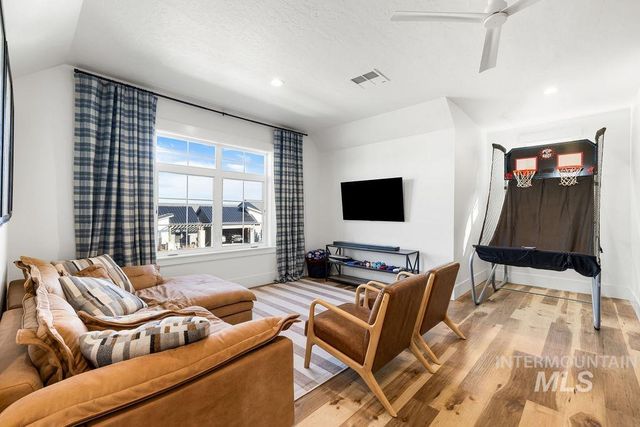 7723 W Hevelius, Eagle, ID 83616