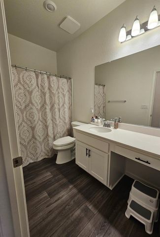 7708 Path Dr, Hughson, CA 95326